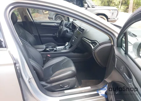 2013 Ford Fusion Hybrid Titanium z USA, uszkodzony, nr VIN 3FA6P0RU2DR302347